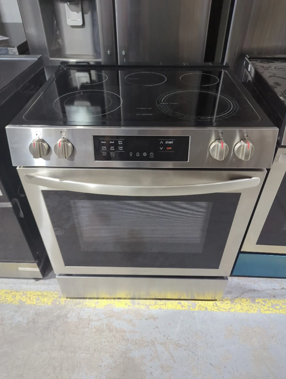 FCFE308CAS - RANGES - Frigidaire - Electric - Stainless Steel - Open Box - Image 2