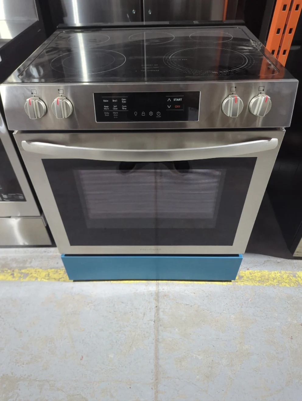 FCFE308CAS - RANGES - Frigidaire - Electric - Stainless Steel - Open Box - Image 2