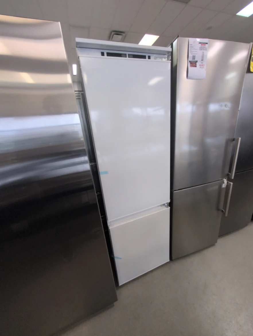 FM1BM22FBI - REFRIGERATORS - Fulgor Milano - Bottom Freezer - Panel Ready - Open Box - Image 3