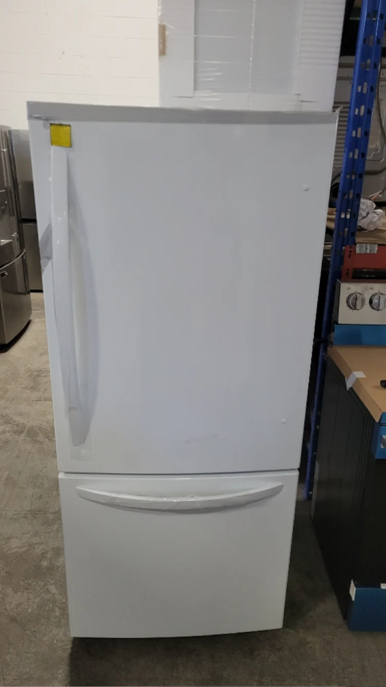 LRDNS2200W - REFRIGERATORS - LG - Bottom Freezer - White - Open Box - Image 2